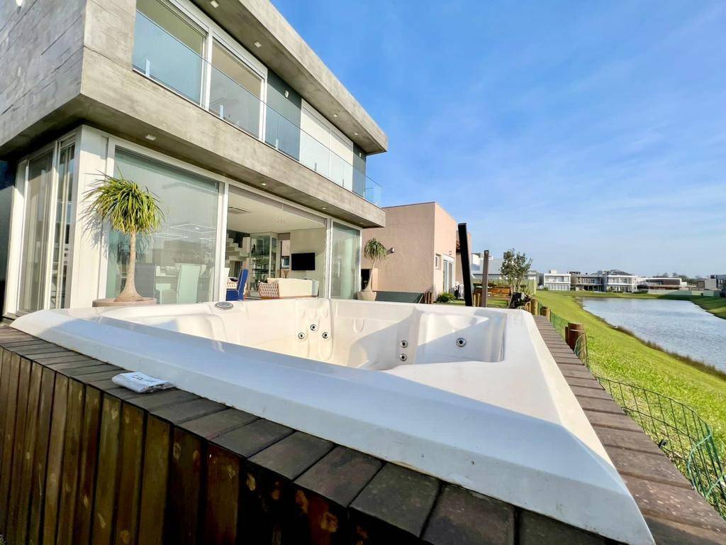 Casa em Condomínio 4 dormitórios para venda, CAPÃO ILHAS RESORT em Capão da Canoa | Ref.: 10220