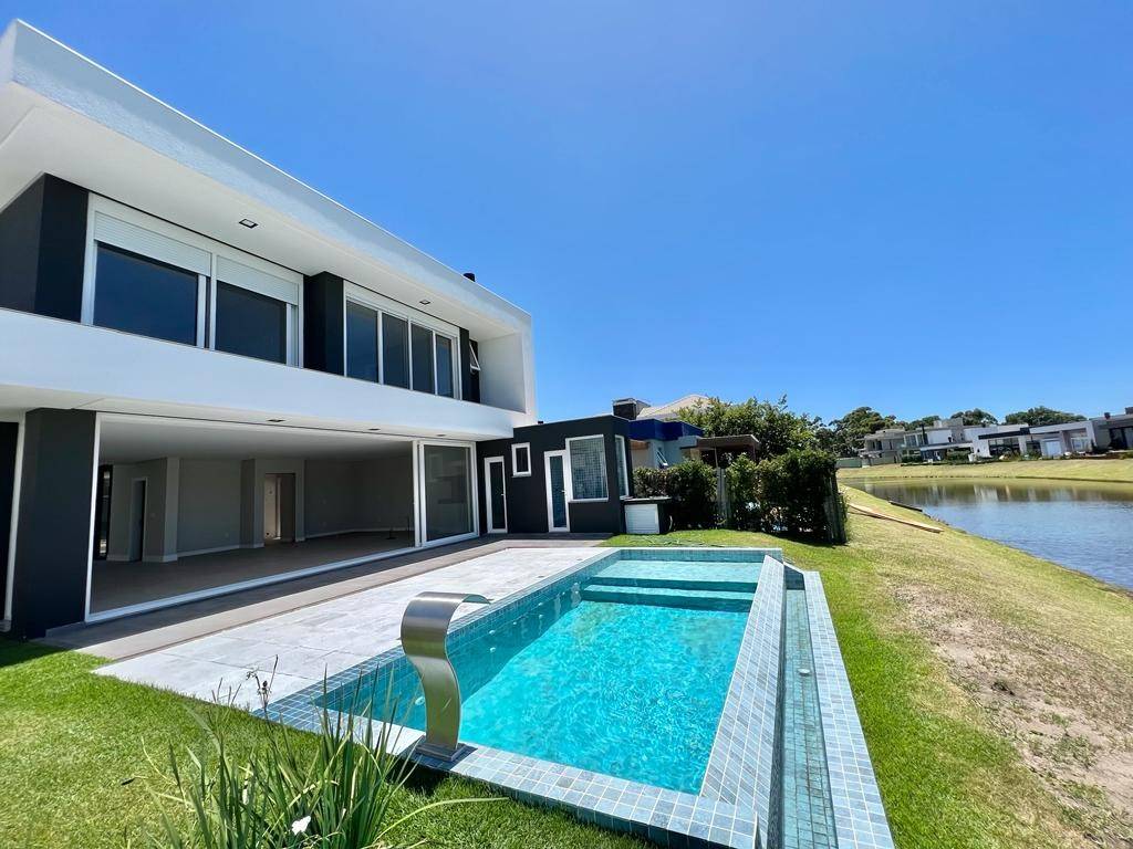Casa em Condomínio 4 dormitórios para venda, CAPÃO ILHAS RESORT em Capão da Canoa | Ref.: 10248